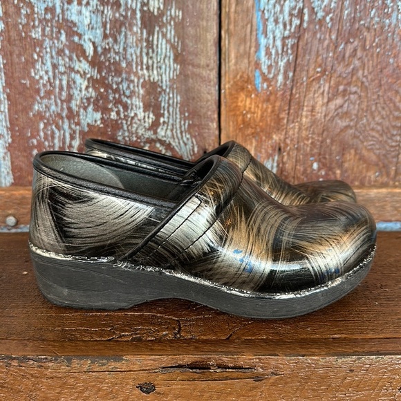 Dansko Pewter Brush Clog Size 38 - Picture 2 of 16